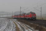 218 414 + 111 107 + 111 044 + 111 226 + 445 102 als Lr-D 70708 in Drochaus.