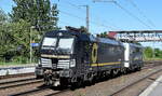 BRCE Vectron  X4 E - 875  [NVR-Nummer: 91 80 6193 875-2 D-DISPO] am Haken von RailAdventure   111 082  Richtung Berlin-Lichtenberg am 13.05.24 Höhe Bahnhof Saarmund.