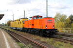 Die mit Deutsche Reichsbahn beschriftete 202 725-8 (92 80 1202 725-8 D-DJA) war am 19.10.2026 in Magdeburg-Neustadt mit dem DB-Netz Instandhaltung 711 301 Richtung Abzweig Br�cke unterwegs.