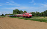 Riegel am Kaiserstuhl - 14. Mai 2025 : 101 459 der GfG mit dem Pilgerzug 13401 von Fulda nach Lourdes (FR).
Link zum Video : https://www.youtube.com/watch?v=7ZA9K_5mHS0&t=37s