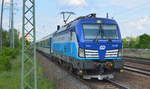 ČD - České dráhy a.s. mit der ELL Vectron  193 291  [Name: Linda] [NVR-Nummer: 91 80 6193 291-2 D-ELOC] und EC Richtung Prag am 21.05.19 Durchfahrt Bahnhof Flughafen Berlin-Schönefeld.