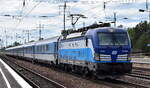 ČD - České dráhy a.s., Praha [CZ] mit der ELL Vectron  193 292 , Name:  Ronka  [NVR-Nummr: 91 80 6193 292-0 D-ELOC] und EC aus Prag Richtung Berliner Innenstadt am 29.05.24 Höhe Bahnhof Schönefeld b. Berlin.