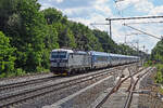 Am 02.07.26 durcheilte 384 025 der CD mit dem RJ 384 nach Kopenhagen Brieselang. Fotografiert vom Bahnsteigende.