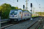 187 510-3 Metrans mit Flixtrain bei der Einfahrt in D�sseldorf Hbf, August 2022.