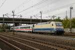 DB 101 112  Rheingold  schiebt IC in Hamburg Harburg, September 2018.
