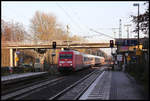 101037-0 fährt hier am 19.12.2019 um 9.53 Uhr mit einem Intercity in Richtung Münster durch den Bahnhof Natrup Hagen.