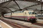 DB 101 112  Rheingold  mit IC2402 in K�ln Hbf, Februar 2020.