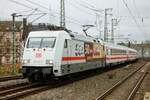 DB 101 110-5  50 Jahre Intercity  mit IC2218 in Düsseldorf Hbf, Dezember 2021.