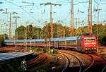 DB 120 108-6 mit IC1917 bei der Einfahrt in Essen Hbf, Oktober 2012.