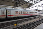 D-DB 61 80 18-90 190-9 Apmmz im IC 2155 von Köln Hbf nach Gera Hbf, am 13.12.2025 in Erfurt Hbf.