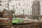 DB 101 088-3  DEVK  Wir stellen die Weichen für Euch mit IC2157 bei der Einfahrt in Köln Hbf, Dezember 2025.