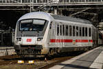 D-DB 80-91 129-9 (Bpmmbdzf 286.1) führte am 02.03.2026 den IC 2263 an, als schiebende Lok diente D-DB 101 115-4. Hier bei der Ausfahrt aus dem Lübecker Hbf (AL).