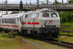 D-DB 218 341-6 zog am 13.05.2026 den letzten Intercity zwischen Rostock Hbf (WR) und Hamburg Hbf (AH). 
Seit dem 01.08.2025 fuhren T�glich sechs Intercity Verbindungen zwischen anf�nglich noch Ostseebad Binz (WBI), sp�ter dann Rostock Hbf (WR), �ber L�beck Hbf (AL) nach Hamburg Hbf (AH). Dies waren IC 2260, IC 2261, IC 2262, IC 2263, IC 2264 und IC 2265. 
Am 13.05.2026 wurden diese Intercity mit der Fertigstellung der Bahnstrecke Hamburg -> Berlin eingestellt. Somit verliert L�beck nun auch seine letzte Anbindung an den Schienenpersonenfernverkehr (SPFV).