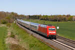 101 111-3 an einem der letzten InterCity 1 Garnituren aus Sylt �ber Bremen nach Osnabr�ck, weiter nach K�ln. Bei Gessel. 28.4.26.