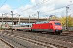 DB 101 040-4 schiebt IC in Hamburg Harburg, April 2026.