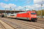 DB 101 030-5 mit IC in Hamburg Harburg, April 2026.