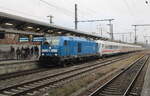 PRESS 246 049-2 (92 80 1246 011-1 D-PRESS) mit dem IC 2155 von K�ln Hbf nach Gera Hbf, am 13.12.2025 in Erfurt Hbf.