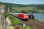 DB 101 042-0 mit IC2013 in Oberwesel am Rhein, Juni 2019.