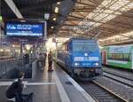 PRESS 246 049-2 + Wagenlok DB 101 088-3 mit dem IC 2156 von Gera Hbf nach Dortmund Hbf, am 05.09.2026 in Erfurt Hbf.
