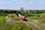 218 322 + 101 090 mit IC 2262 Hamburg Hbf - Rostock Hbf am 25.04.2026 bei Sch�nberg