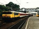1639 mit EC 146 Amsterdam CS-Kln Hbf auf Bahnhof Arnhem am 1-7-1996.