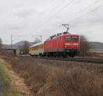 114 501-0 schiebt einen Messwagen in Richtung Norden davon.