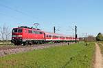 Mit einer RB (Offenburg - Neuenburg (Baden)) fuhr am 05.05.2016 die 111 062-6  Neuenburg am Rhein  in Kürze an den Bahnsteig in Müllheim (Baden), als sie bei Hügelheim in Richtung ihrer