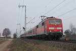 Einfahrt am 21.12.2016 von der Freiburger 111 064 mit ihrer RB (Offenburg - Neuenburg (Baden)) in Müllheim (Baden).