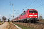 Am Nachmittag des 28.03.2017 erreicht die Freiburger 111 062-6  Neuenburg am Rhein  wenige Augenblicke später ihren vorletzten Zwischenhalt mit ihrer RB (Offenburg - Neuenburg (Baden)) im Bahnhof