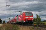 In Kürze erreicht 146 113-6  Familienausflug geht immer. Mit dem Baden-Württemberg-Ticket. / Ortenaukreis  mit ihrem RE (Offenburg - Basel SBB) am 13.09.2017 ihren nächsten Halt in Müllheim (Baden), als sie am Fotografen vorbei kam.