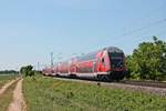 Am Mittag des 02.06.2020 fuhr der Freiburger D-DB 50 80 86-35 068-5 (Bauart: DBpbzfa 765) mit der 146 222-5  25 Jahre RAB  als Schublok nördlich von Müllheim (Baden) bei Hügelheim als RE (Basel Bad Bf - Freiburg (Brsg) Hbf) in Richtung Buggingen.