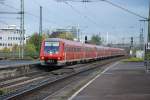 Eine 4-fach-Einheit 611er bei der Durchfahrt im Bahnhof Untertrkheim in den Morgenstunden des 12.10.2009.