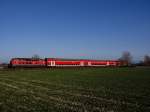 IRE 4214 auf der Fahrt von Lindau nach Ulm am 01.04.2012 zwischen Langenargen und Eriskirch.