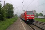 146 115 (-1)  Baden-Wrttemberg erfahren  bei der Einfahrt am 02.05.2013 in den Bahnhof von Kenzingen.