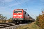 Am 26.10.2013 schob 111 048-5 die RB 26566 von Neuenburg (Baden) nach Freiburg (Brsg) Hbf.