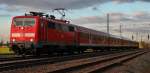 Einfahrt von 111 061 und der RB 26575 (Offenburg - Basel Bad Bf) am 11.11.2013 in Orschweier gen Ringsheim.