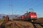 Am 07.12.2013 schob die Freiburger 111 054 die RB 26566 (Neuenburg (Baden) - Freiburg (Brsg) Hbf) nördlich von Müllheim (Baden) gen Buggingen.