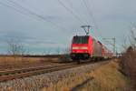 Nachschuss auf die Freiburger 146 236-5  Schwarzwaldbahn Erlebnispfard  am 24.12.2013 mit einr RB nach Freiburg (Brsg) Hbf auf der Höhe von Hügelheim.