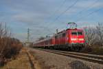 Am 18.01.2014 bespannte die 111 062-6  Neuenburg (Baden)  die RB 26566 (Neuenburg (Baden) - Freiburg (Brsg) Hbf, als sie kurz vor ihrem nächsten Halt in Buggingen am Fotografen vorbei fuhr.