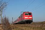 111 054 am 08.03.2014 wieder auf dem Weg von Freiburg (Brsg) Hbf nach Neuenburg (Baden), als sie kurz vor ihrem vorletzten Zwischenstop in Müllheim (Baden) am Örtchen Hügelheim vorbei