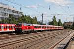 Durchfahrt von der Mühldorfer 218 416-6 am 25.08.2015 mit Fernlicht und ihrer RB (Mühldorf - München Hbf) in München Heimeranplatz gen Zielbahnhof.