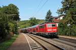 Nachschuss auf die Nürnberger 111 226-7, als sie am 28.08.2015 ihren RE (Regensburg Hbf - Nürnberg Hbf) durch den Haltepunkt von Etterzhausen gen Norden schob.