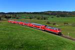 Die König-Ludwig-Bahn weist noch eine Telegraphen-Leitung und viele unbeschrankte Bahnübergänge auf und hat daher viel Nebenbahn-Charme.