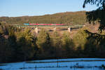 RE 4863 von Nürnberg nach München geschoben von 146 246 bei der Überquerung des Labertalviadukts in Deining, 24.02.2019