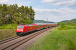 146 244 mit dem RE 4858 (München Hbf - Nürnberg Hbf) bei Kerschhofen, 23.05.2019