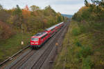 111 187 mit RE 4858 (München Hbf - Nürnberg Hbf) bei Postbauer-Heng, 20.10.2019