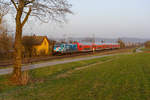 146 246 mit dem RE (München Hbf - Nürnberg Hbf) bei Pölling, 27.03.2020