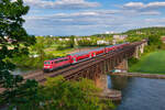 111 098 mit dem RE 4860 (München Hbf - Nürnberg Hbf) bei Mariaort, 06.05.2020