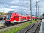 ET 445 047 als RE 55 nach Frankfurt (Main) Hbf in Würzburg Hbf, 01.11.2022.