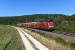 Die 111 053 ist eine der letzten bei der Deutschen Bahn im Einsatz befindlichen Loks mit einem Scherenstromabnehmer.